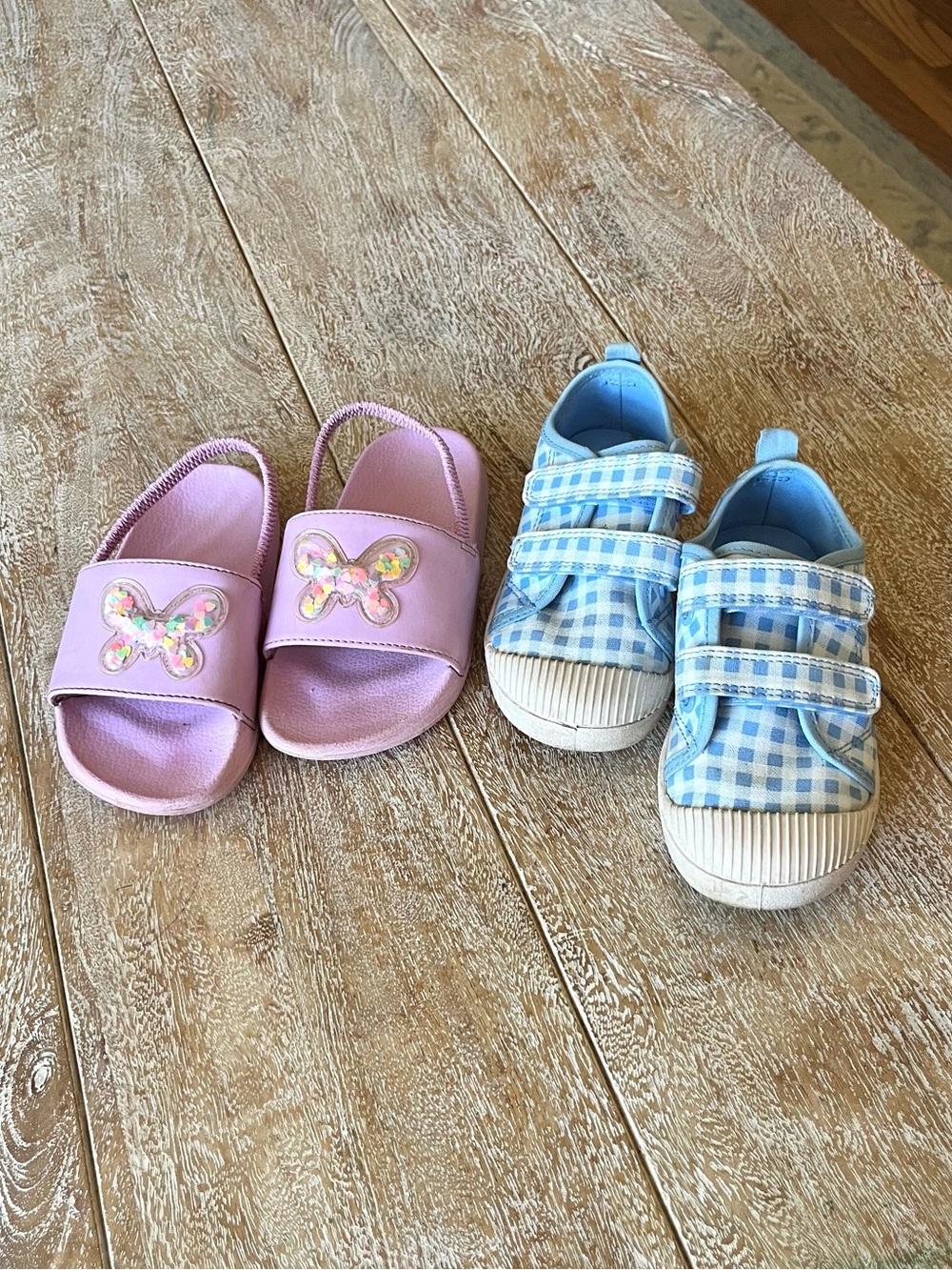 2 Pairs Girl Shoes